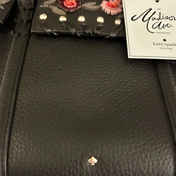 Kate Spade New York x Madison Ave. Collection Daniels Drive Small Abigail flower - Picture 4 of 13